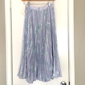 Carla Pleated Midi Skirt in Floral Flutter - Love, Bonito